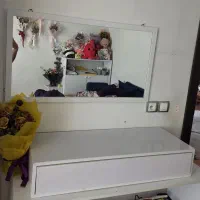 میز ارایشی دیواری همراه آیینه