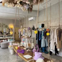 فروشنده خانم