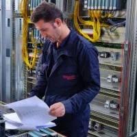 برقکار صنعتی/ ساختمان/پیمانکاری