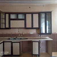 لامپ هالوژن و سقف موجود میباشد،سنگ دوتا هود