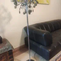 آباژور ایستاده