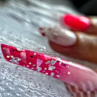 خدمات ناخن وزیبایی