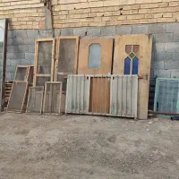 فروش تعدادی درب و پنجره چوبی فلزی