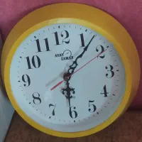 ساعت دیواری.