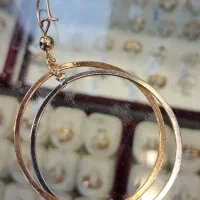 گوشواره طلا یه لنگه گم شده