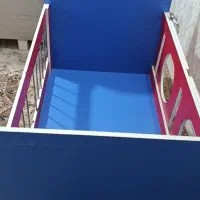 تخت کودک.قیمت۳۵۰هزار|تخت و صندلی بچه|بروجن, |دیوار
