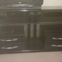 تلویزیون LG به همراه میز تلویزیون شیشه ایی|تلویزیون و پروژکتور|رشت, باهنر|دیوار