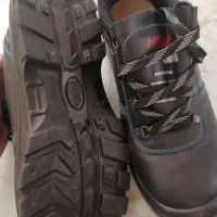 کفش کار|کیف، کفش، کمربند|شاهین‌شهر, خانه کارگر|دیوار