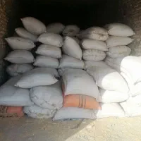 ۱۰۰تن کاه دیم کیسه شده داخل سوله|عمده‌فروشی|دیواندره, |دیوار