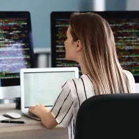 استخدام دائمی برنامه نویس خانم در شرکت دانش بنیان