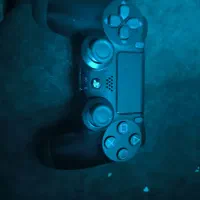 دسته پلی استیشن 4 خیلی تمیز و بدون ایراد