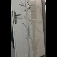 رخت اویز ایستاده