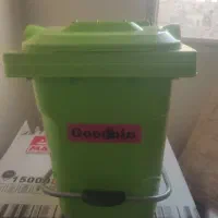 سطل زباله استفاده نشده