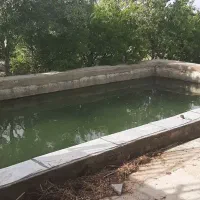 باغ با دیوار گلی