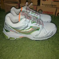 کفش و اسپرت