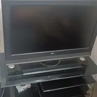 تلویزیون ۳۲اینچ LG. با میز