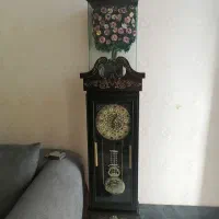 دوعدد ساعت ایستاده