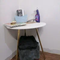 میز گرد|میز تلفن|شیراز, غدیر شمالی|دیوار