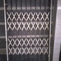 حفاظ درب ورودی ،کابینت فلزی نو با سینک نو،
