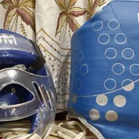 تمام وسایل تکواندو با همراه لباس به فروش میرسد