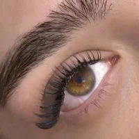 خدمات اکستنشن و لیفت و لمینت مژه و ابرو
