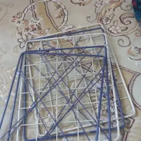 تعدادی قفسه فلزی
