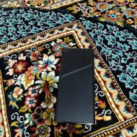 گوشی رو یک ماهه خریدم نونو نقطه ام نداره همراه