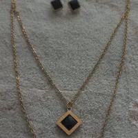 گوشواره میخی وگردنبد