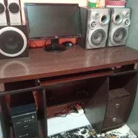 کامپیوتر و میز