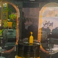 صندلی vip و آیینه نئونی آرایشگاه|آرایشگاه و سالن‌های زیبایی|صدرا-فارس, فاز ۱|دیوار