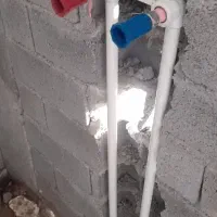 تخریب دیوار چینی بنایی لوله کشی آب و جوشکاری