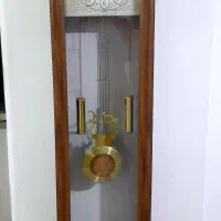 ساعت ایستاده به فروش می‌رسد...