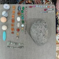 تعدادی سنگ کلکسیونی فروشی