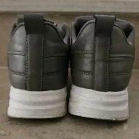 کفش|کیف، کفش، کمربند|شیراز, گل سرخ|دیوار