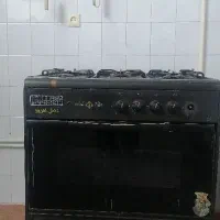 یک اجاق گاز کارکرده + یک جلومبلی و دوتا عسلی