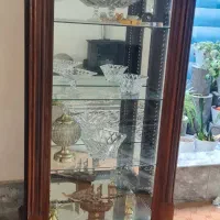 ویترین ودو عدد کمد ایستاده آویز لباس وجای، بقچه