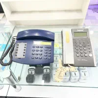 تلفن رو میزی المانی و یک تلفن تکنوتل