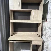 میز تحریر و کامپیوتر