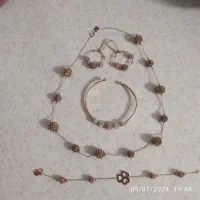 طلا. سرویس طلای زینتی. گردنبند و گوشواره دستبند