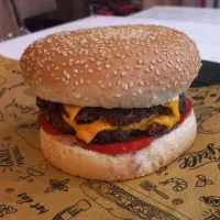 کارگر آشپزخانه فست‌فود خانوم