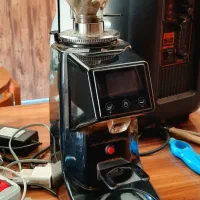 قهوه سازجیمبالی  سه گروپ ، یخچال  ، اسیاب و میز