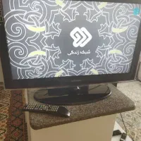 تلویزیون 32 اینچ سامسونگ و میز تلویزیون|تلویزیون و پروژکتور|مشهد, رضاشهر|دیوار