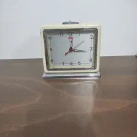 ساعت و رادیو قدیمی