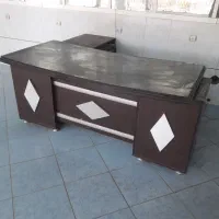 یک عدد میز مدیریت از جنس MDF|میز تحریر و کامپیوتر|خمینیشهر, |دیوار