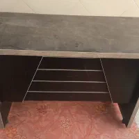 میز تحریر و منشی و اداری