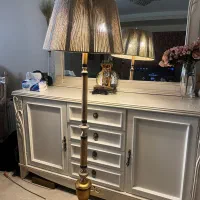 آباژور ایستاده