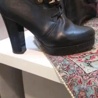 کفش|کیف، کفش، کمربند|قرچک, شهرک طلائیه|دیوار