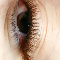 آموزش تخصصی اکستنشن و کاشت مژه با۶ سال سابقه کاری