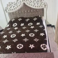تخت ۲ نفره به همراه خوشخواب و پاتختی