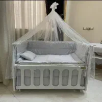 تخت گهواره ای کنار مادر